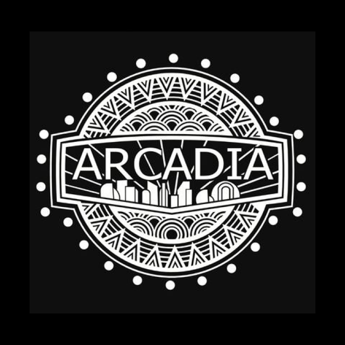 Logo que parece una señal de Las vegas pero con mandalas por dentro y en el centro pone "ARCADIA" y debajo hay una silueta de una ciudad