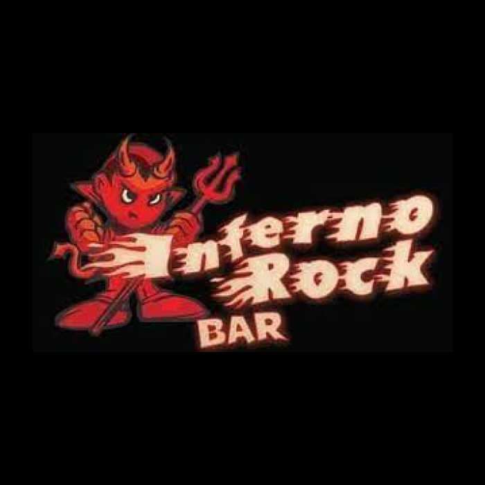 El logo se ve un demonio todo de rojo con un tridente en la mano, al lado derecho se ve las letras del nombre en un amarillo palido y con efectos de llamas el garito "Infierno Rock Bar"