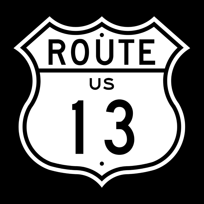 Logo con la señal de ruta 66 pero escrito "Ruta 13 Bar"