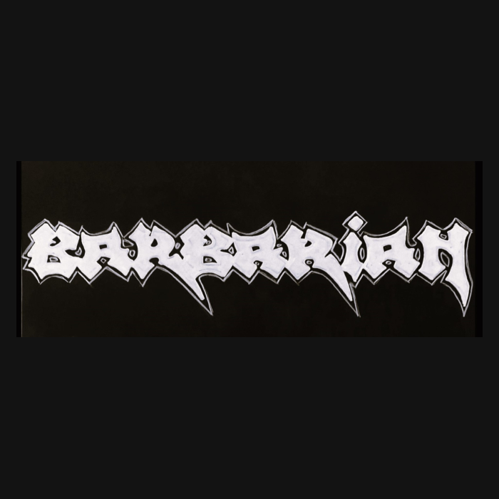 La imagen muestra una palabra "BARBARIAN" escrita en una tipografía estilo gótico o reminiscente del estilo utilizado en los logos de bandas de heavy metal. El texto es blanco con un efecto de contorno que da la impresión de volumen y tiene detalles que asemejan a picos o espinas saliendo de las letras, lo que añade un aspecto agresivo o feroz al diseño.  Este texto está superpuesto sobre un fondo negro que está enmarcado por un borde que parece ser una textura de muro o piedra, dando la impresión de que la palabra podría estar en una pancarta o letrero colgado en una pared de piedra. La combinación de la tipografía, los colores y el fondo sugiere un tema fuerte y posiblemente relacionado con la cultura de heavy metal o con un espacio temático que podría ser un bar, un club o una tienda especializada en este género musical.