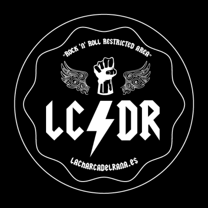 fondo negro, logo parecido al de AC DC arriba pone "Rock 'n' roll restricted area" debajo hay una silueta de un puño alzado y unas alas. Debajo hay escrito con la separación del rayo "LC DR" y debajo "lacharcadelrana.es"